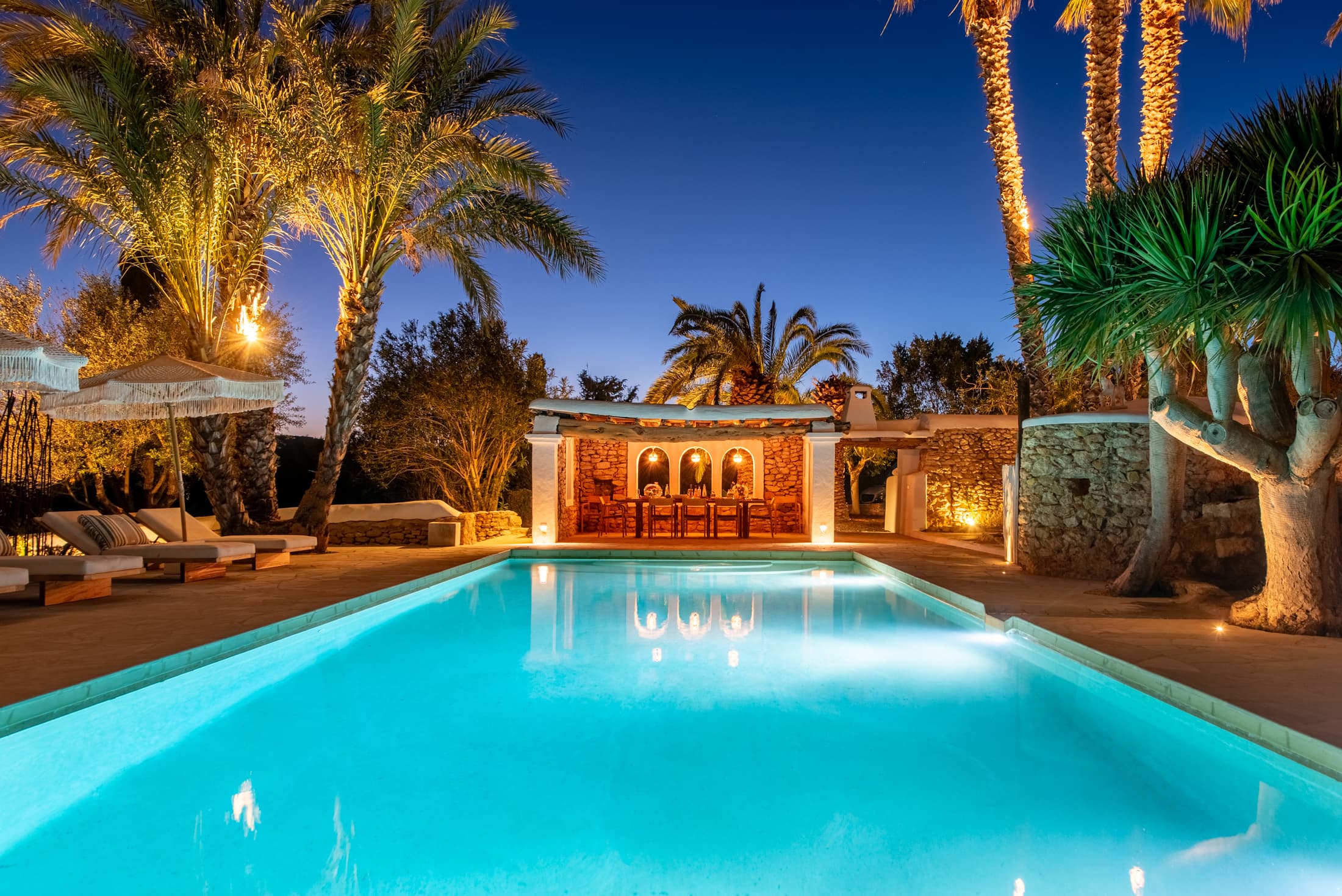 Villas with a tennis court